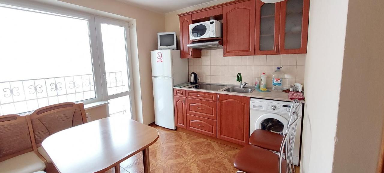 Apartment On Patriarkha Mstyslava Skrypnyka Street Kyiv Exterior photo